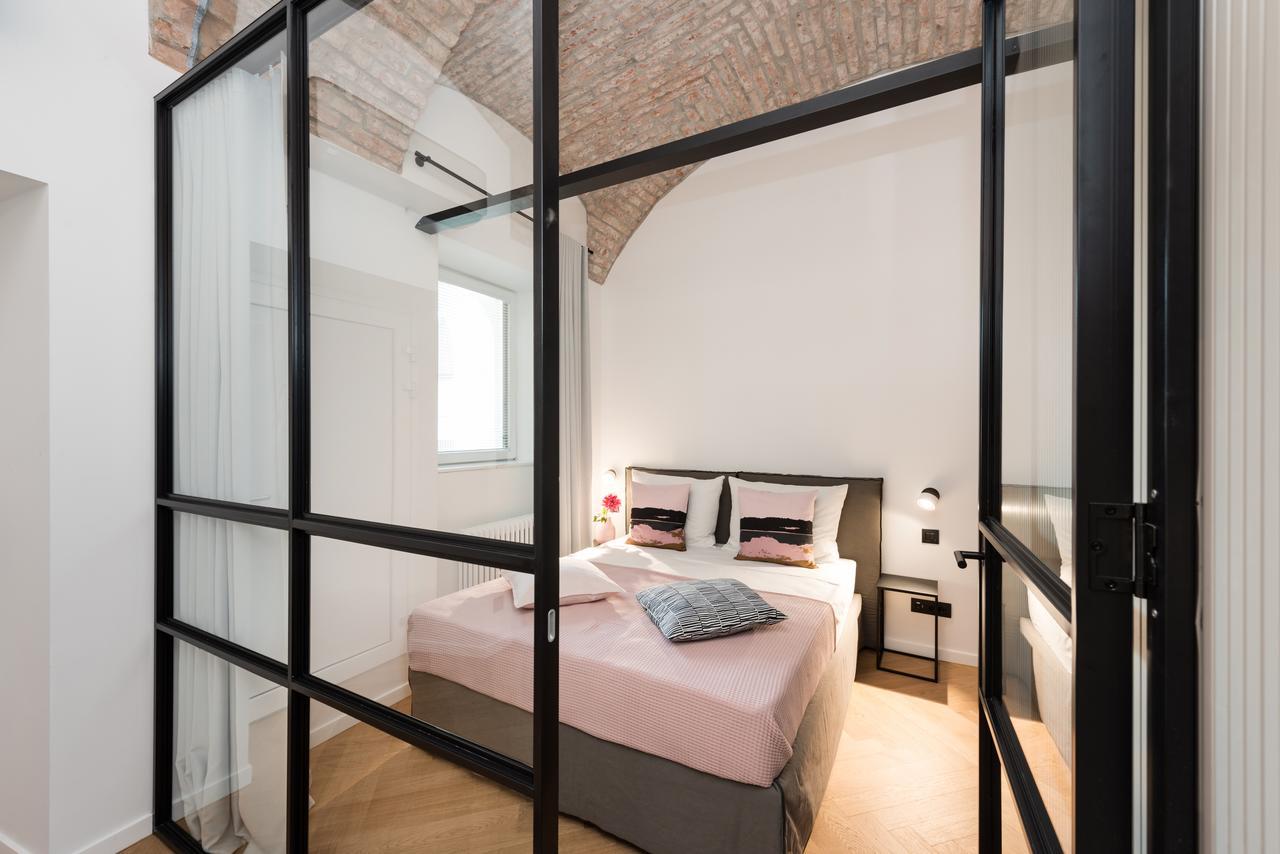 Rog Apartment